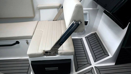 Моторный катер Finnmaster R6